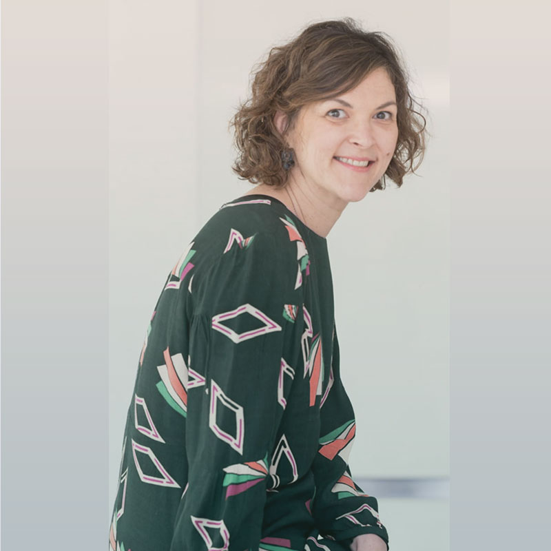 portrait-Angelique-carré Angelique prof Breathwork Paris
